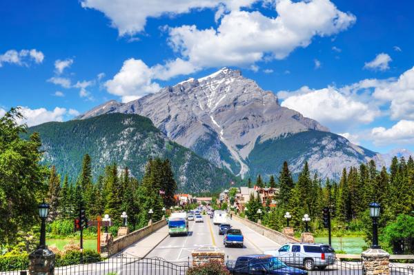 Calgary: A Dynamic Blend of Urban Energy and Natural Beauty