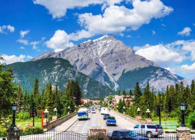 Calgary: A Dynamic Blend of Urban Energy and Natural Beauty